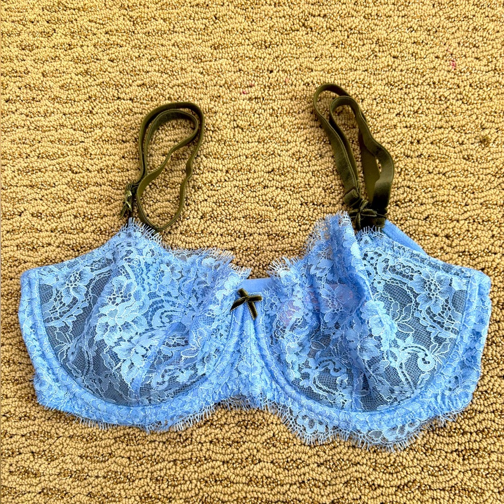 Victoria’s Secret 💙 light blue lacy bra 34DD
